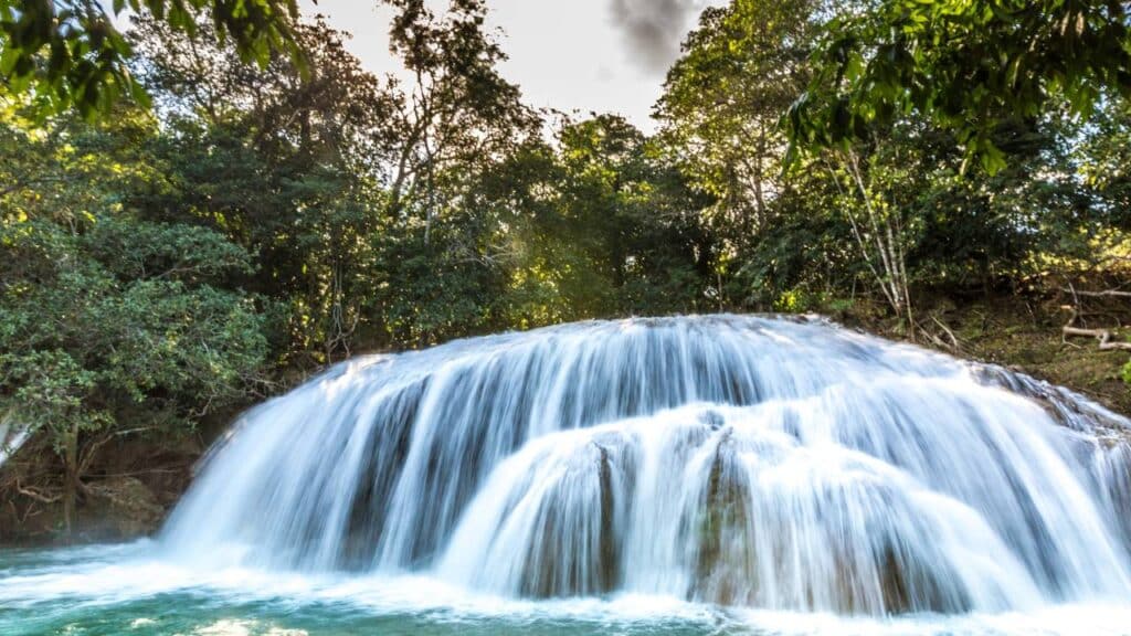 O paraíso escondido no Brasil que encanta com natureza preservada e águas cristalinas de outro mundo