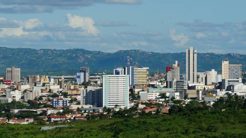 A cidade do Nordeste famosa pelo maior São João do mundo que hoje se destaca pela vida boa e tranquila