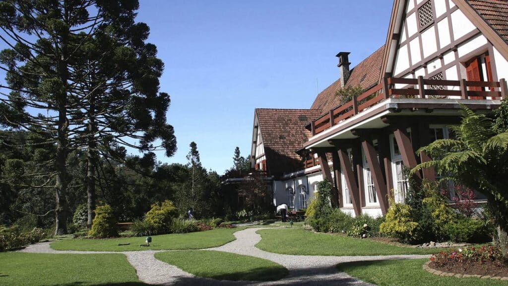 A "Suíça Brasileira" encanta por ser um destino de inverno com clima da Europa em meio a montanhas e paisagens