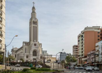 Caxias do Sul RS é segunda maior cidade gaúcha na Serra, com herança italiana // Créditos: depositphotos.com / diegograndi