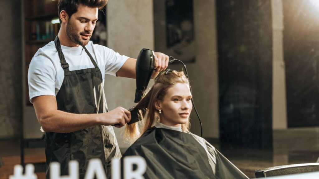 Comece 2026 renovada e rejuvenescida, dois cortes de cabelo para cada formato de rosto