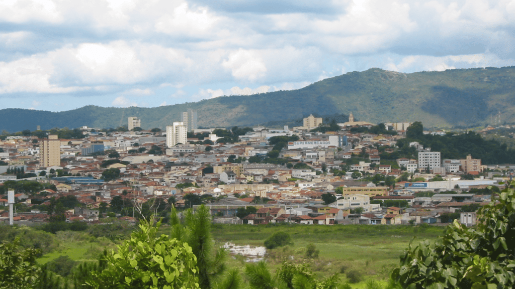 Uma cidade brasileira reconhecida como um dos melhores climas do mundo encanta quem busca ar puro perto da capital