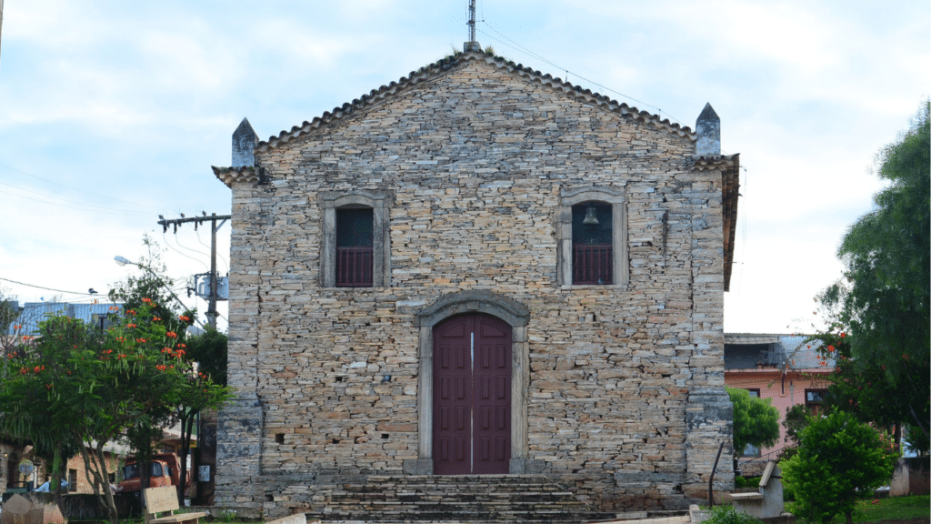 Uma cidade brasileira mística fundada em 1963 construída em cima de uma mina de quartzos atraí por ser um portal enérgico natural