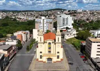 A cidade do interior mineiro com comércio forte que está atraindo moradores em busca de uma vida melhor