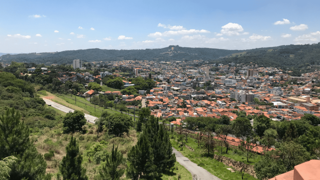 A "Terra do Vinho" chama atenção com seu charme sendo o refúgio perfeito para quem busca sossego no interior