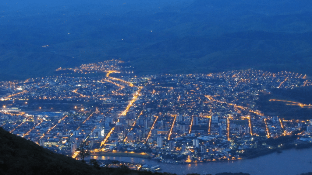 Essa cidade do interior de Minas Gerais é historicamente ligada aos Estados Unidos e aquece até mesmo o mercado imobiliário