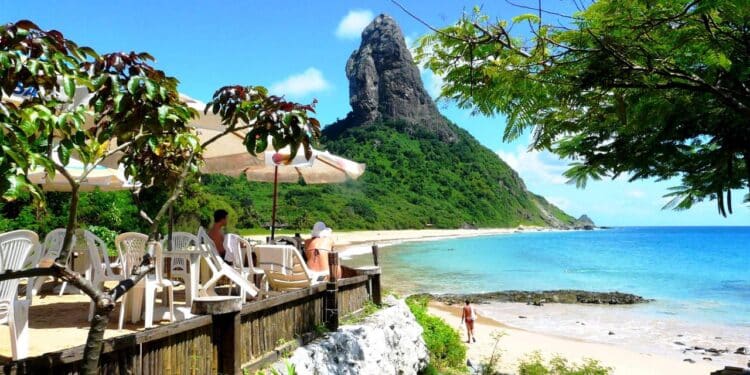 Os 4 melhores destinos de praias do Brasil que encantam viajantes do mundo inteiro por parecerem irreais
