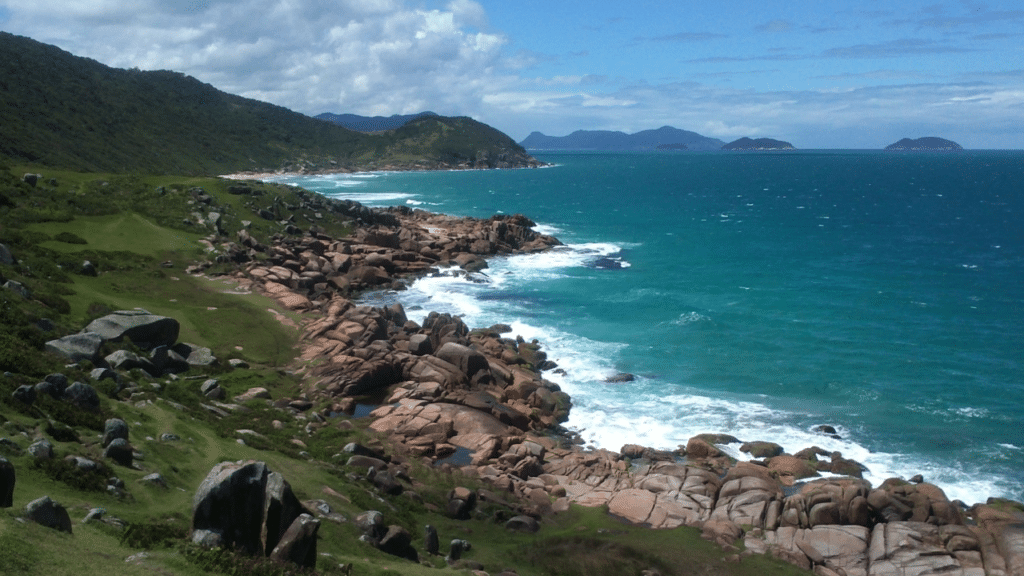 A cidade brasileira que está se destacando pela qualidade de vida e praias totalmente preservadas