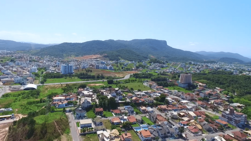 A cidade brasileira que está se destacando pela qualidade de vida e praias totalmente preservadas