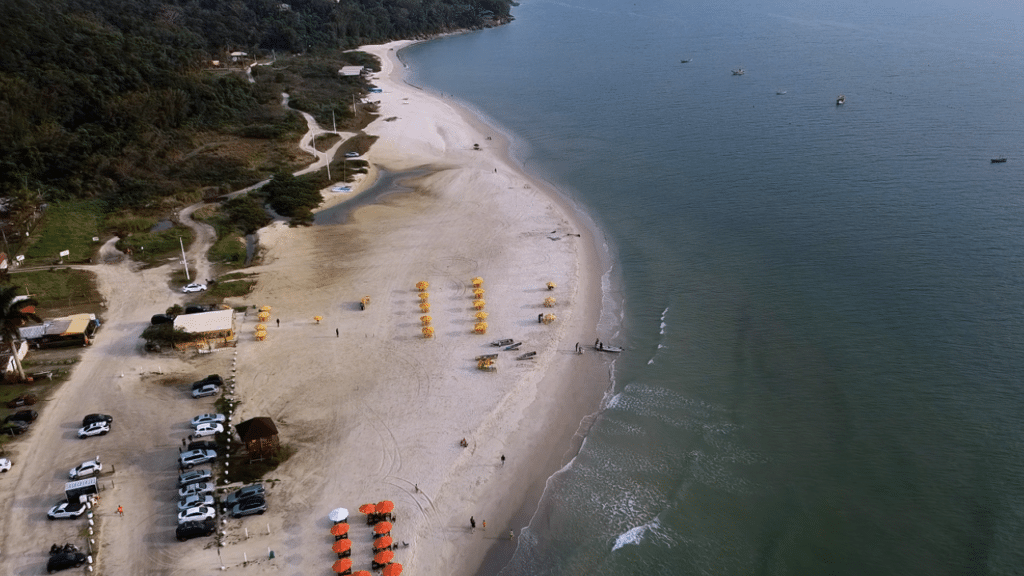A ilha de Santa Catarina que está encantando com sua vila tranquila e perfeita para quem busca paz