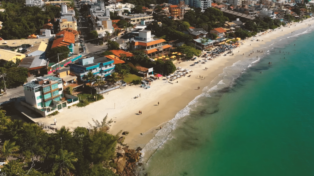 A cidade de Santa Catarina que virou queridinha pelas águas cristalinas e silêncio
