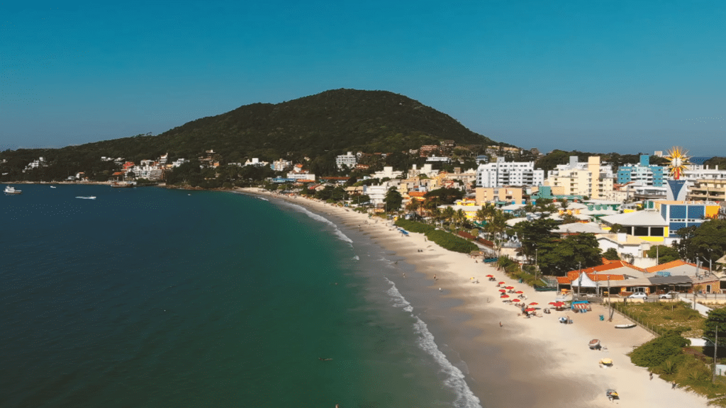 A cidade de Santa Catarina que virou queridinha pelas águas cristalinas e silêncio