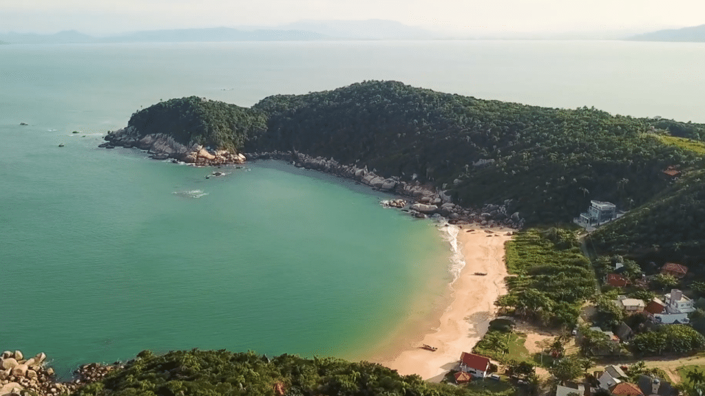 A cidade de Santa Catarina que virou queridinha pelas águas cristalinas e silêncio