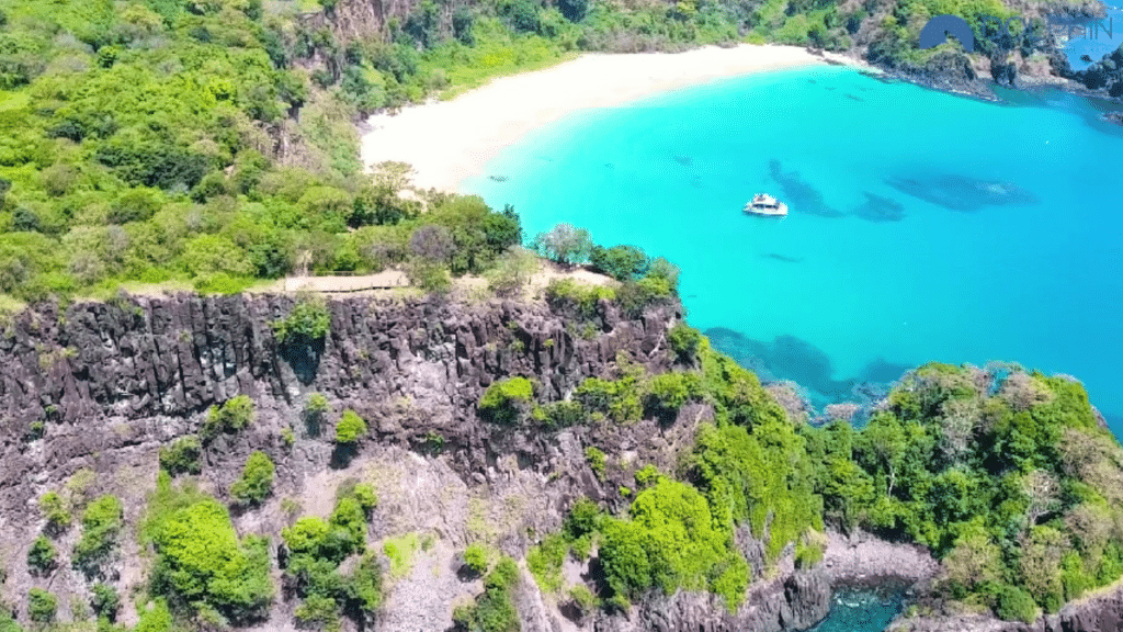 A melhor praia do mundo agora é brasileira, sendo considerada melhor que Caribe e Havaí