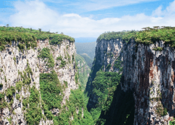 A cidade a 1.019 metros acima do mar no RS que revela um cânion espetacular e visual de tirar o fôlego