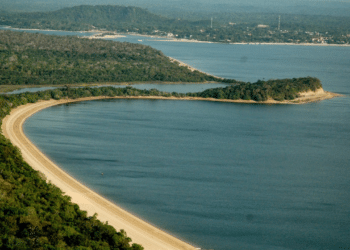 A vila amazônica com praias de água doce e areia branca que conquistou o mundo