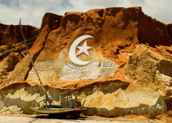 A cidade no litoral do Ceará que conquista com arquitetura colonial e praias que tiram o fôlego de qualquer um