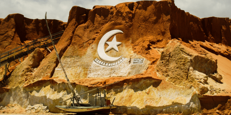 A cidade no litoral do Ceará que conquista com arquitetura colonial e praias que tiram o fôlego de qualquer um