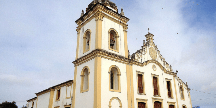 A cidade folclórica do Brasil que transforma tradição em experiência inesquecível