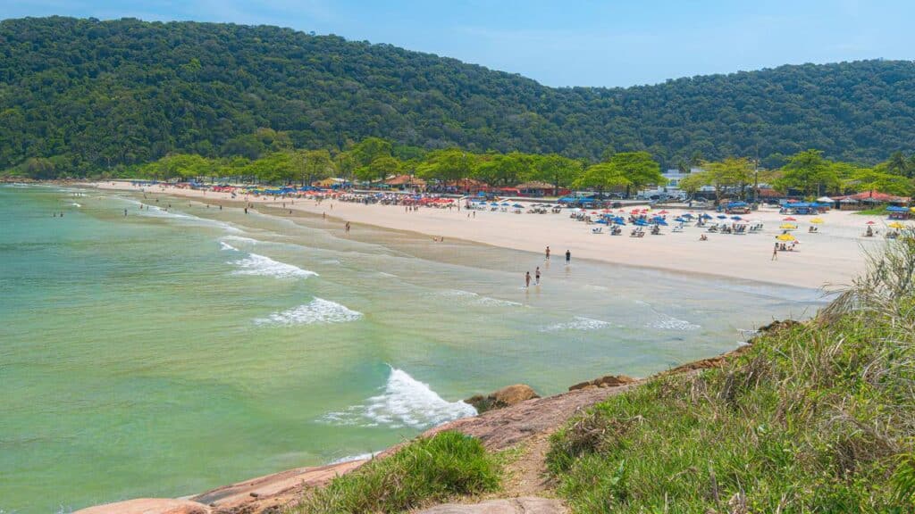 A cidade do litoral paulista que está encantando viajantes sem fazer esforço algum