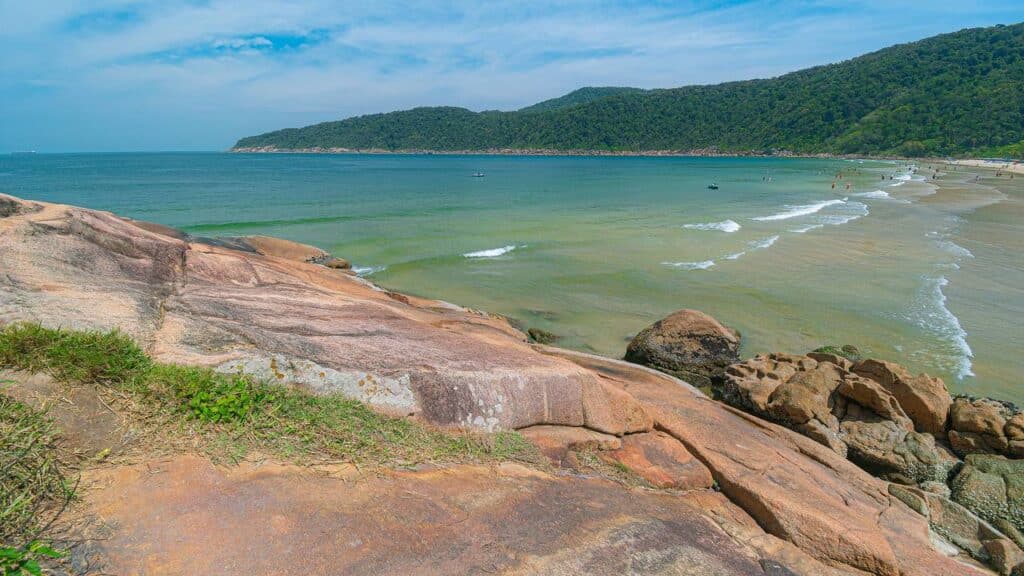 A cidade do litoral paulista que está encantando viajantes sem fazer esforço algum