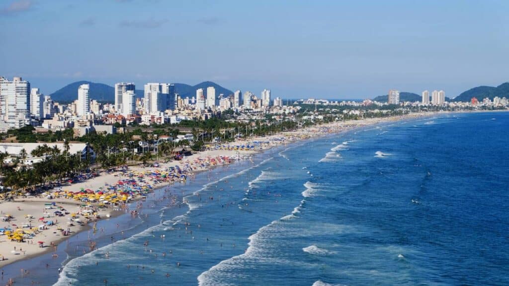 A cidade do litoral paulista que está encantando viajantes sem fazer esforço algum