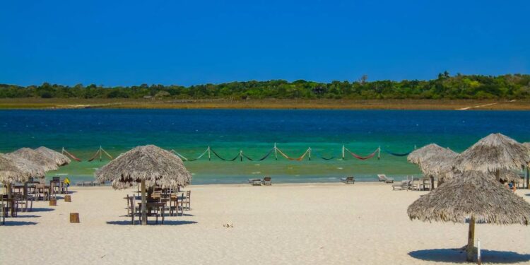A vila de pescadores pouco conhecida que virou um paraíso de dunas e lagoas cristalinas no Nordeste