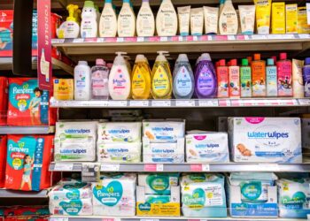 Adeus cabelos fracos, Shampoo Johnsons cabe no bolso e humilha outros produtos caros e famosos