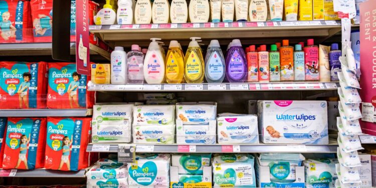 Adeus cabelos fracos, Shampoo Johnsons cabe no bolso e humilha outros produtos caros e famosos