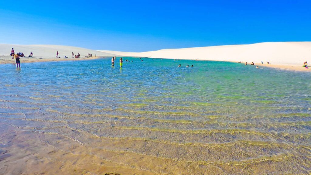 O paraíso escondido no Brasil com lagoas cristalinas e dunas brancas que deixam qualquer visitante sem palavras
