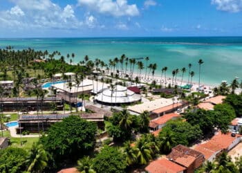 Maragogi, em Alagoas – o “Caribe Brasileiro”, com águas azul-turquesa, piscinas naturais e cenários paradisíacos // Créditos: depositphotos.com / Cristian_Lourenco