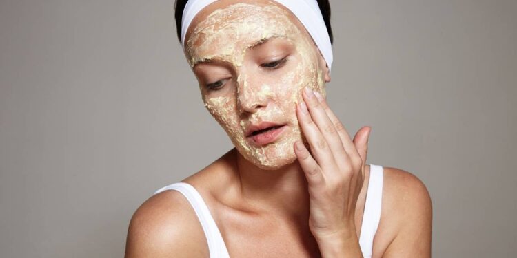 Essa máscara facial caseira que só usa 2 ingredientes pode salvar a sua pele madura e com rugas