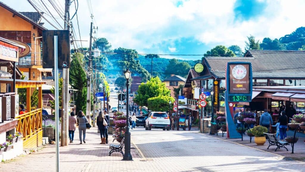 A “Suíça brasileira” é vila mineira que está conquistando visitantes que amam o frio e montanhas