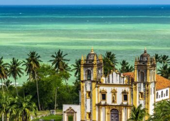 A cidade histórica perto de Recife que encanta com sua arquitetura colonial preservada e clima tropical o ano todo