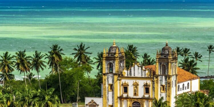 A cidade histórica perto de Recife que encanta com sua arquitetura colonial preservada e clima tropical o ano todo