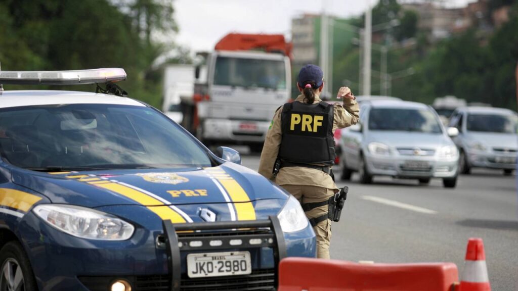 PRF emite aviso para motoristas com CNH em todo o Brasil em 2026