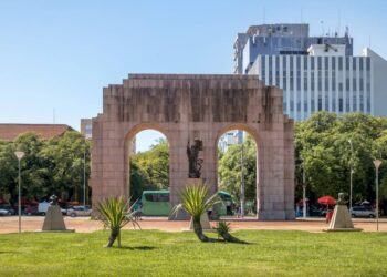 Fundada em 1742, o "Porto dos Casais" surpreende pelas oportunidades e qualidade de vida excelentes