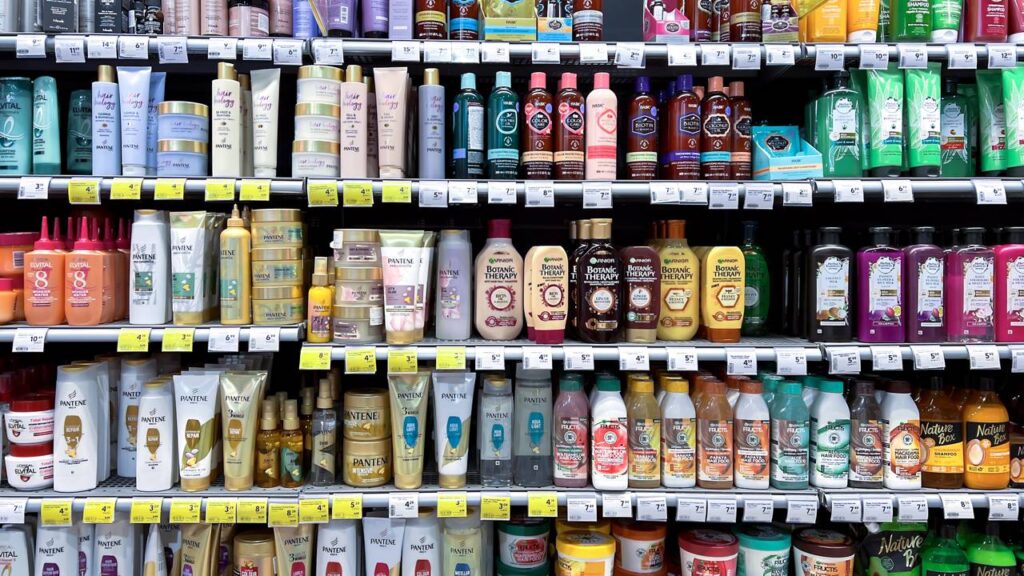 Adeus cabelos brancos: os cabeleireiros descobriram as 4 melhores tintas sem amônia para cobrir os fios sem machucar o couro cabeludo