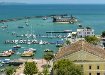 O paraíso no Nordeste com a maior arquitetura colonial preservada fora da Europa ideal para quem ama praias com águas mornas para banhar o ano inteiro