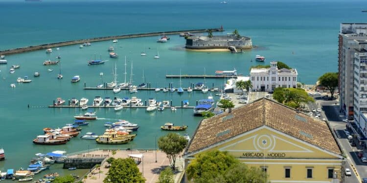 O paraíso no Nordeste com a maior arquitetura colonial preservada fora da Europa ideal para quem ama praias com águas mornas para banhar o ano inteiro