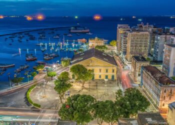 O paraíso no Nordeste com a maior arquitetura colonial preservada fora da Europa ideal para quem ama praias com águas mornas para banhar o ano inteiro