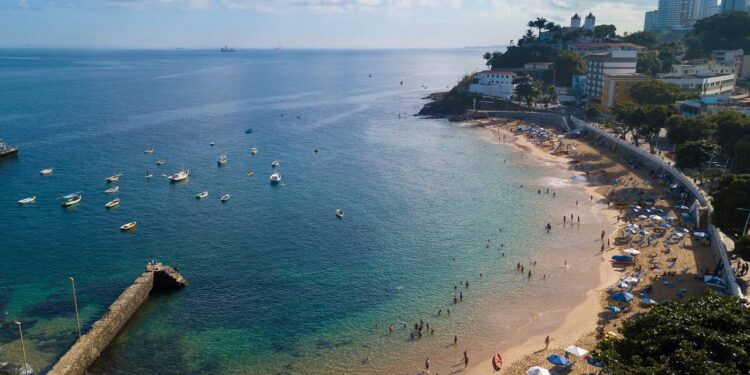 O paraíso no Nordeste perfeito para quem ama praias com águas mornas perfeitas para banhar o ano inteiro