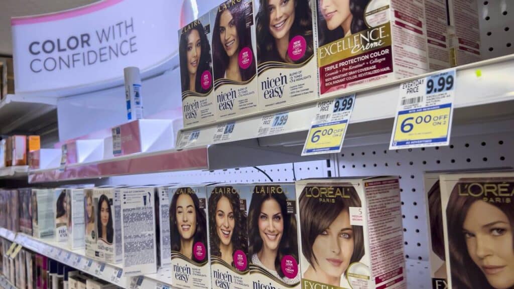 Top 5 tintas sem amônia que entregam cobertura perfeita nos cabelos brancos