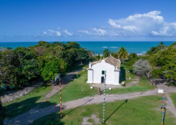 Um vilarejo de casinhas coloridas no Nordeste fundado em 1586 guarda um pequeno povoado de alma simples, protegido pelo IPHAN