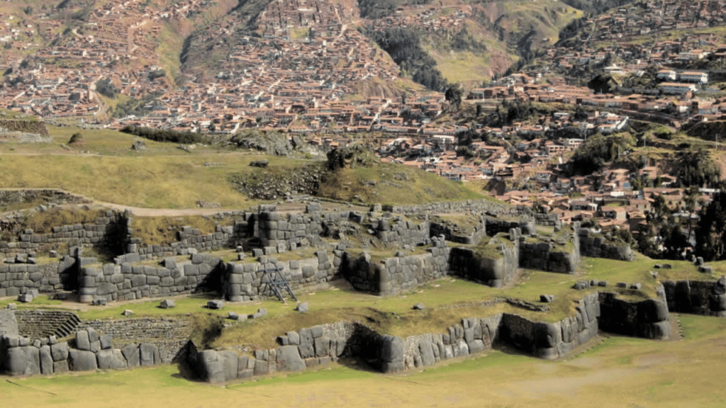 O portal de entrada a mais de 3.300 metros nas montanhas para a cidade lendária dos Incas que fica a apenas 8 horas de São Paulo