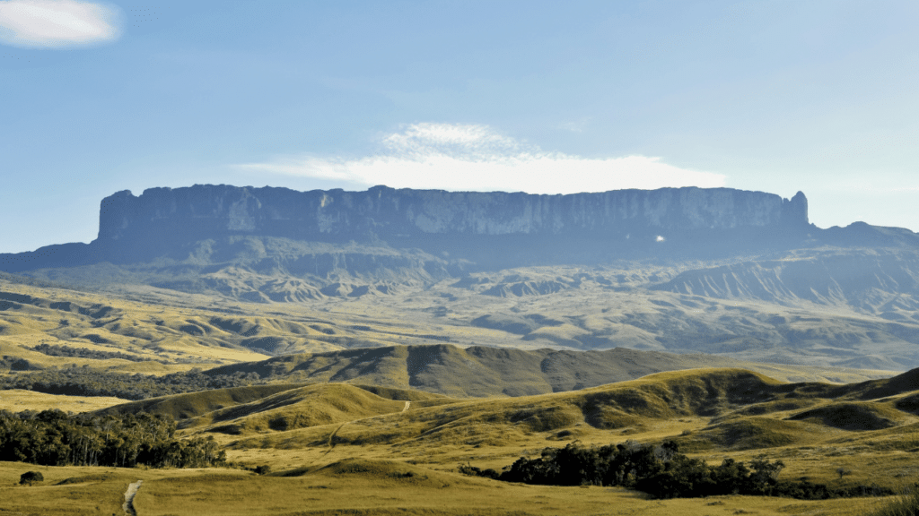 São 2.810 metros de altitude: a montanha que inspirou o filme "Up: Altas Aventuras" existe e faz parte da fronteira com Brasil