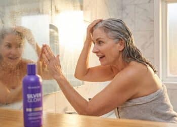 Os 5 shampoos matizadores mais usados por quem tem cabelo loiro ou grisalho e quer eliminar o tom amarelado