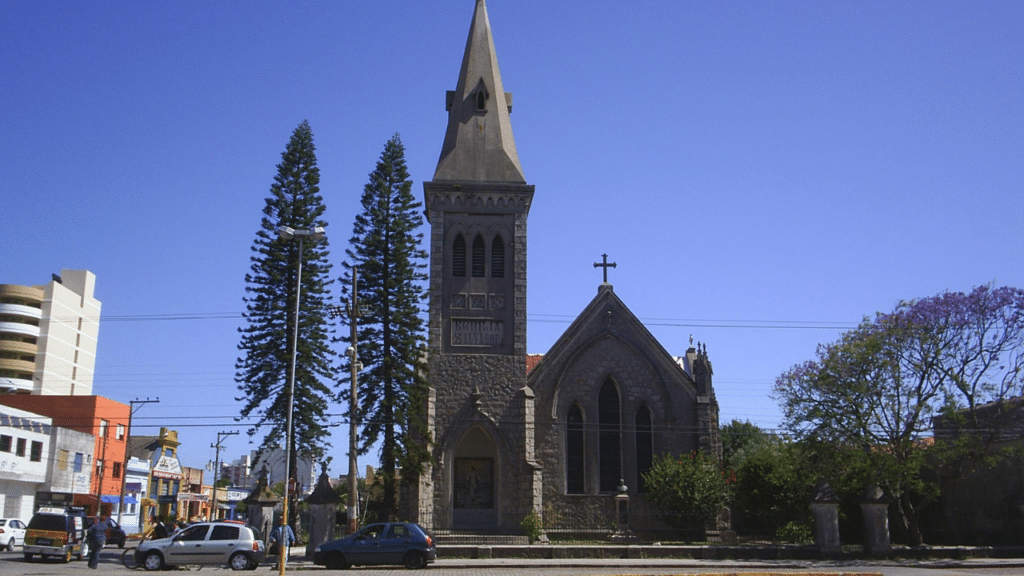 A cidade próspera em qualidade de vida que abriga uma das maiores praias do mundo