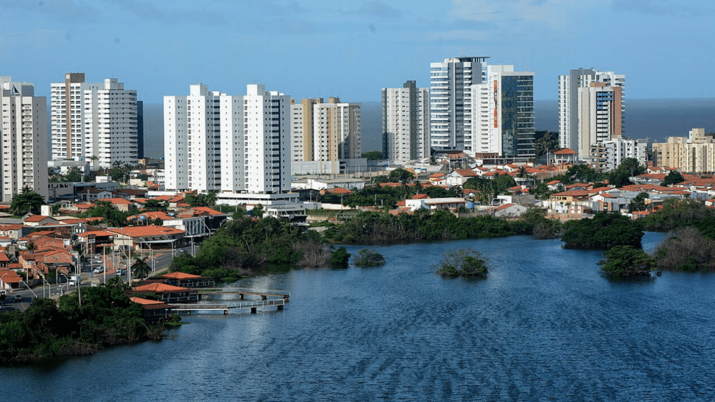 No Nordeste, a única cidade brasileira fundada por franceses guarda o maior acervo de azulejos da América Latina