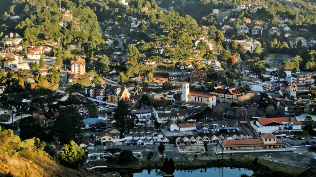 A "Suíça Brasileira" encanta por ser um destino de inverno com clima da Europa em meio a montanhas e paisagens